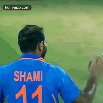 a man in a blue shirt with the name shami on the back