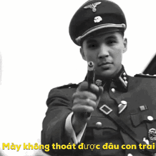 a man in a military uniform is pointing a gun with the words may không thoát được đâu con trai below