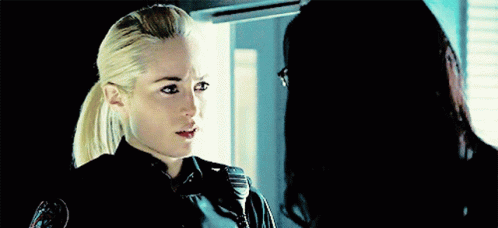 Hot Lesbian Girls Make Out の GIF