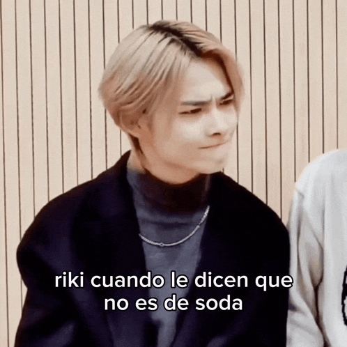 a man making a funny face with the words riki cuando le dicen que no es de soda written below him