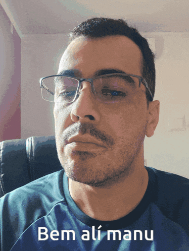 a man wearing glasses says bem ali manu