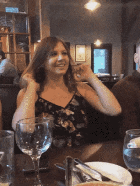 Restaurant Buttons Out GIF - Restaurant Buttons Out Shocked GIFs