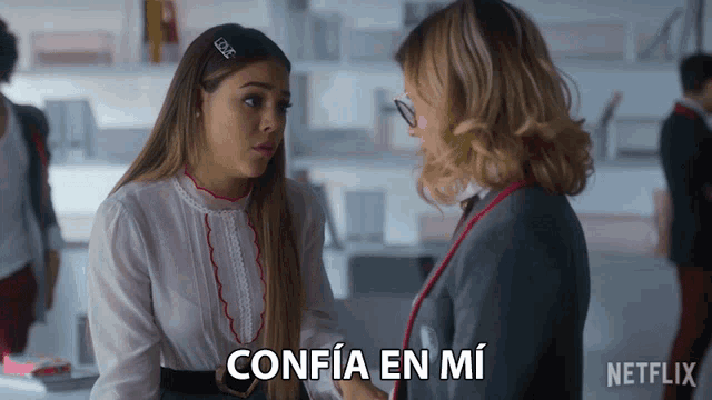 a netflix ad shows two girls talking to each other and says confia en mi