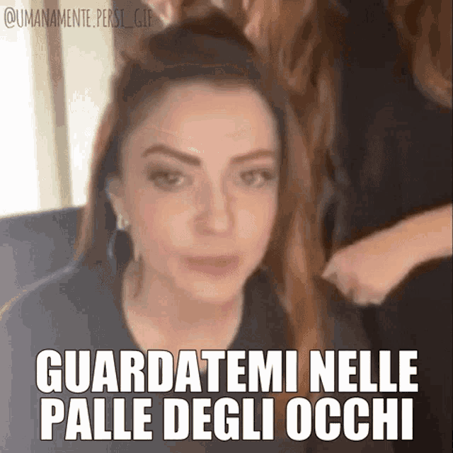a woman is getting her hair done with a caption that says guardatemi nelle palle degli occhi