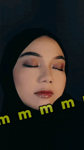 a close up of a woman 's face with a caption that says " hmmmmmm "