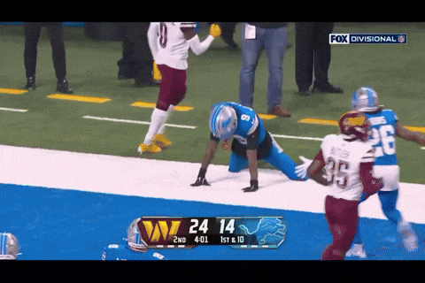 a football game is being shown on the fox divisional network