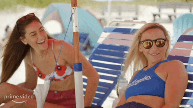 Laughing Brianna Murphy GIF - Laughing Brianna Murphy Haley Grable GIFs