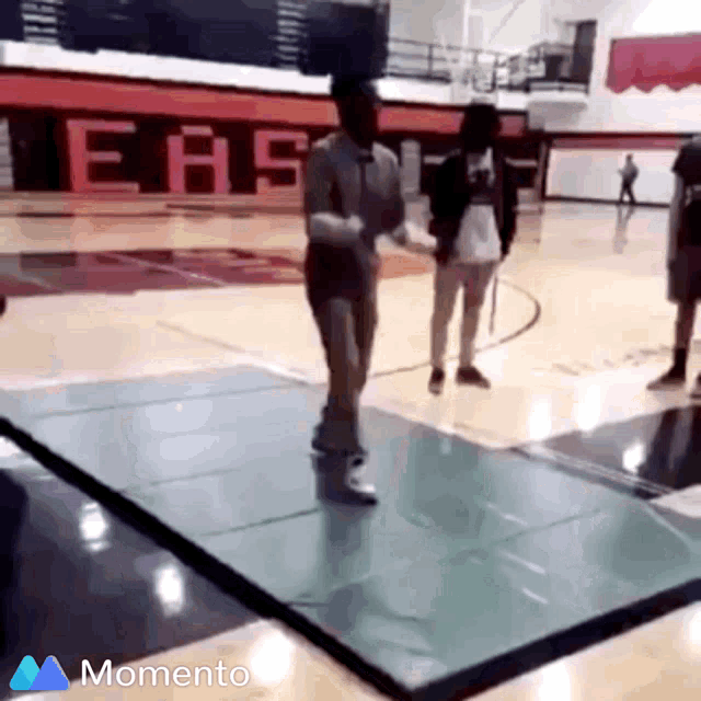 a basketball court with the letters eas on it