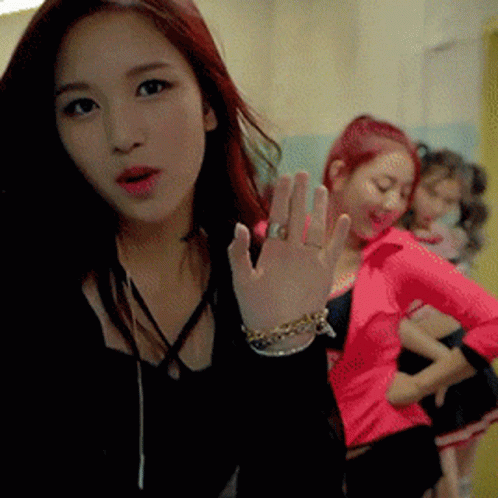 Mina Like Ooh Ahh GIF - Mina Like Ooh Ahh GIFs