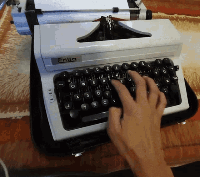 Jinny Jinnytty GIF - Jinny Jinnytty How To Use Typewriter GIFs