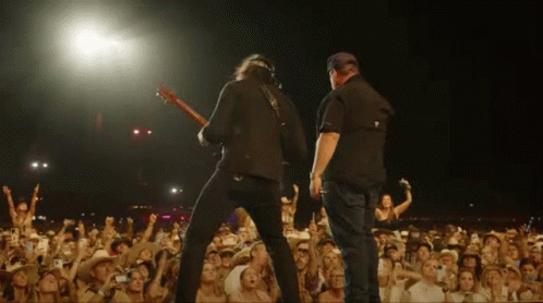 Playing To The Crowd Luke Combs GIF - Playing To The Crowd Luke Combs Stagecoach GIFs