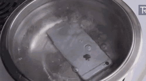 Iphone Waterproof Test GIF - I Phone Waterproof Test Boiling Iphone GIFs