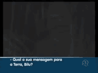 a black screen with the words qual a sua mensagem para a terra biliu