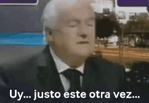 a man in a suit and tie with his eyes closed says justo este otra vez