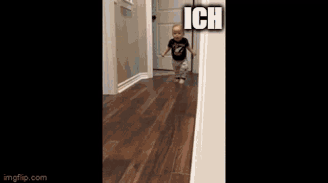 a baby is walking in a hallway with the words ich mein portfolio heute written on the bottom