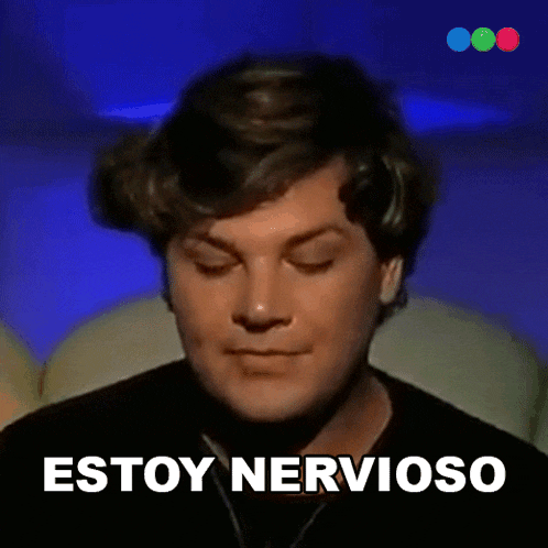 a close up of a man 's face with the words " estoy nervioso " below him