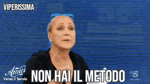a woman says non hai il metodo on a screen