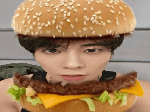 Taehyun Burger GIF - Taehyun Burger Chelsi GIFs