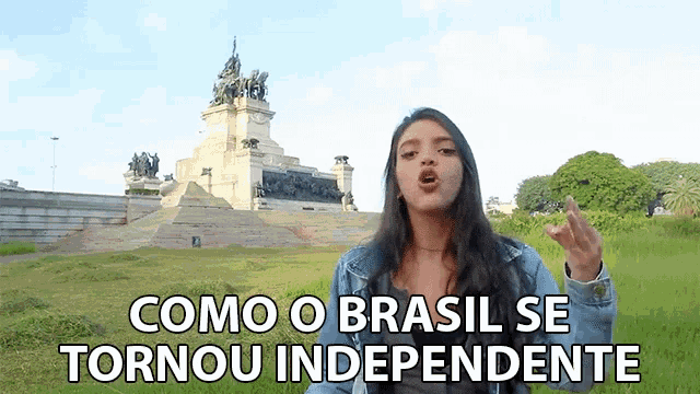 a woman stands in front of a statue with the words como o brasil se tornou independente