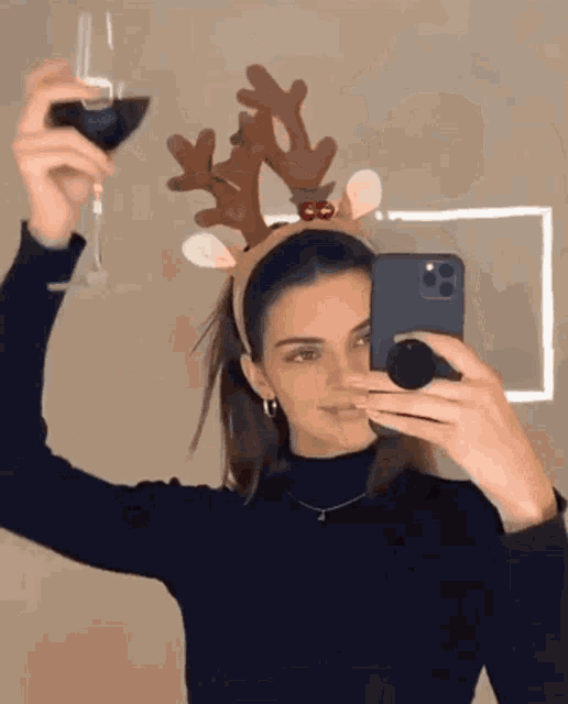 Kendall Jenner Selfie GIF - Kendall Jenner Selfie Mirror Selfie GIFs