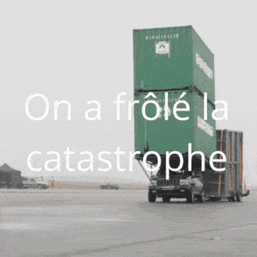 on a frole la catastrophe is written in white