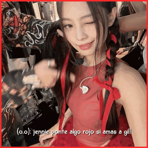a picture of a girl with the words jennie ponte algo rojo si ama a gil