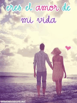a picture of a man and woman walking on a beach with the words " eres el amor de mi vida " above them