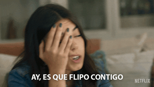 a woman covering her face with her hand and the words ay es que flipo contigo written below her