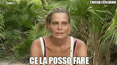 a woman sitting in front of a palm tree with the words trash italiano on the bottom