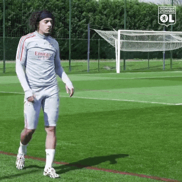 a soccer player wearing a shirt that says emirates