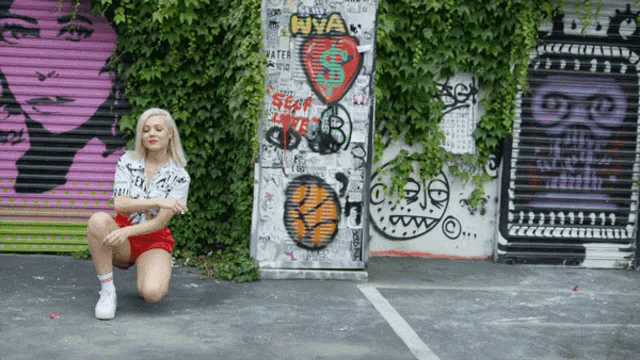 Vibing On The Streets Alexi Blue GIF - Vibing On The Streets Alexi Blue Leaving You On Read GIFs