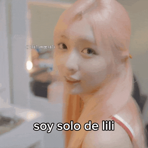 a close up of a woman 's face with the words soy solo de lili