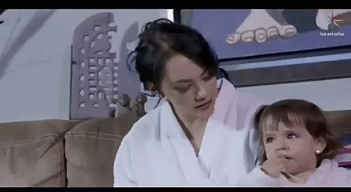 Ale Müller Eat GIF - Ale Müller Eat Baby Girl GIFs