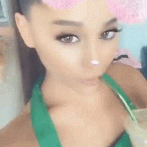 Najtwt Ariana Starbucks GIF - Najtwt Ariana Starbucks GIFs