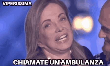 a close up of a woman 's face with the words chiamate un'ambulanza written on the bottom