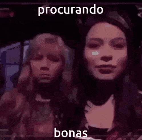 two girls are standing next to each other with the words procurando bonas written on the bottom