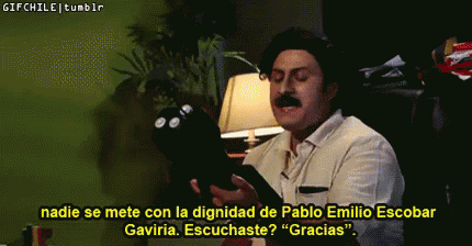 Pablo Y Su Pequeño Telefono GIF - Pablo Escobar Chiste Dignidad GIFs