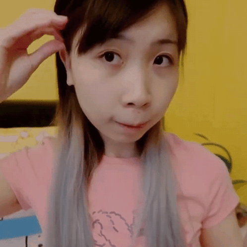Moving Hair Behind Ear Xiao Hoang GIF - Moving Hair Behind Ear Xiao Hoang Xiaorishu GIFs