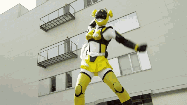 Hikonin Sentai Akibaranger Akiba Yellow GIF - Hikonin Sentai Akibaranger Akibaranger Akiba Yellow GIFs