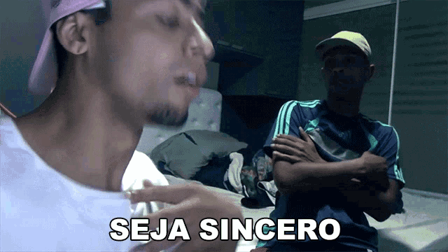 two men are standing next to each other and one of them says " seja sincero "