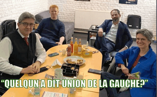 a group of people sitting around a table with the words " quelqu'a dit union de la gauche " on the bottom