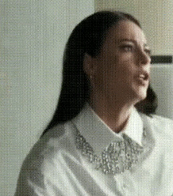 Paolla Oliveira Vivi Guedes GIF - Paolla Oliveira Vivi Guedes Stand Up GIFs