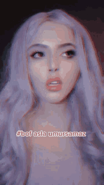 a woman with purple hair has the hashtag #bof asla umursamaz written below her