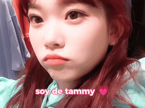 a close up of a woman 's face with the words soy de tammy written in pink