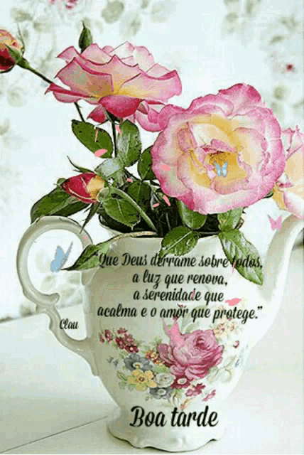 a teapot filled with pink and yellow flowers has a message in a foreign language