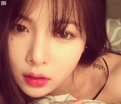 현아 타투 쇄골 GIF - Hyuna Tattoo Korean GIFs