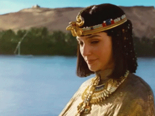 Gal Gadot Gal Gadot Cleopatra GIF - Gal Gadot Gal Gadot Cleopatra Cherrienette Gifs GIFs