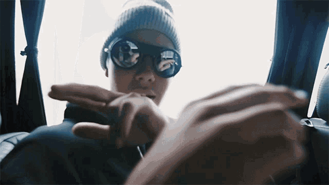 Partying Justin Bieber GIF - Partying Justin Bieber Company GIFs