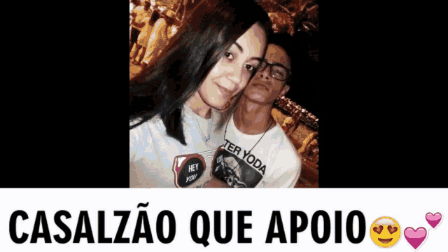 a couple posing for a picture with the words casalzao que apoio