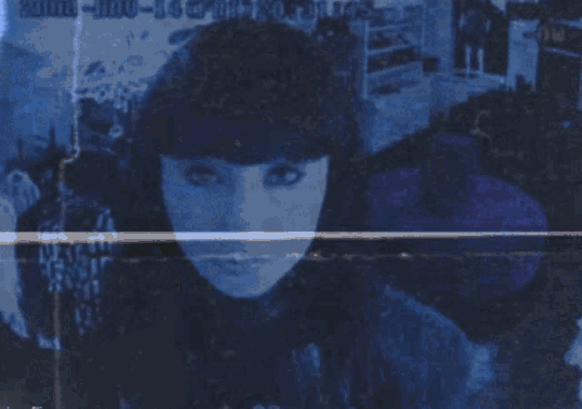 a woman holding a lollipop in front of her mouth with a blue background that says 2000-4000-142010-20-31.140